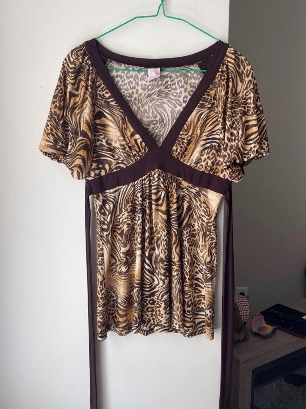Vintage Janice V neck Leopard Top Large